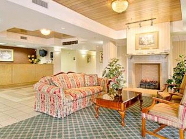 Photo of Livingroom in Tougaloo