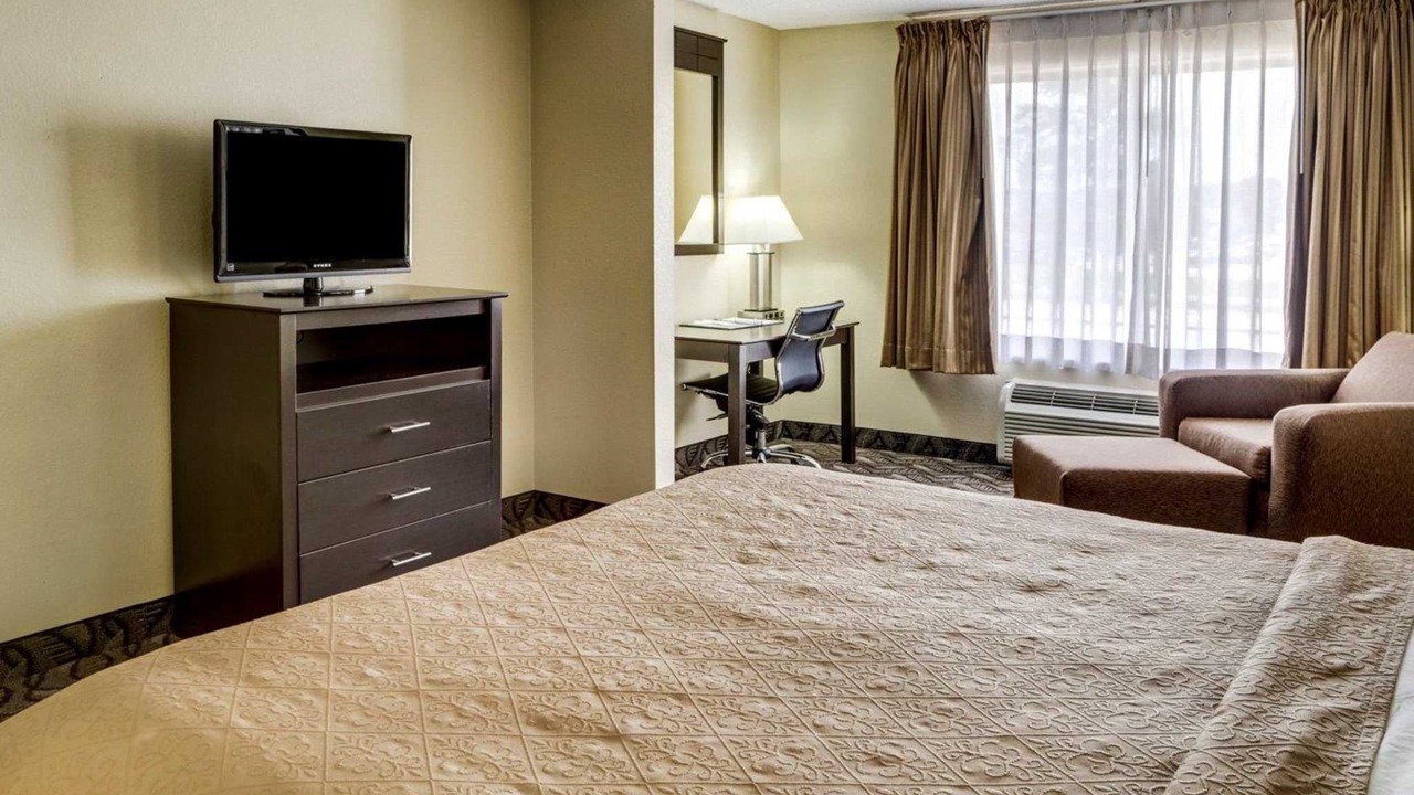 Photo of Bedroom in Broadmoor