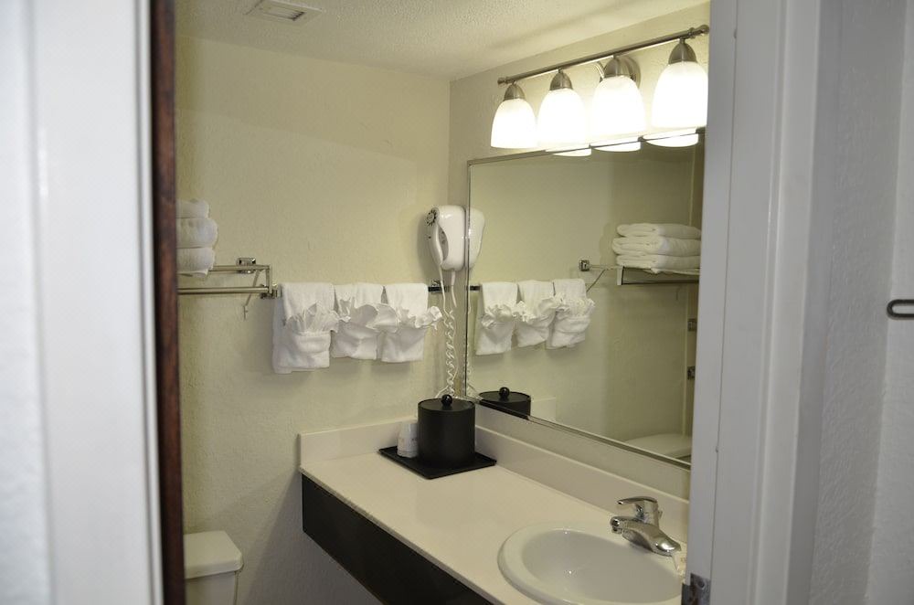 Photo of Bathroom in Luling