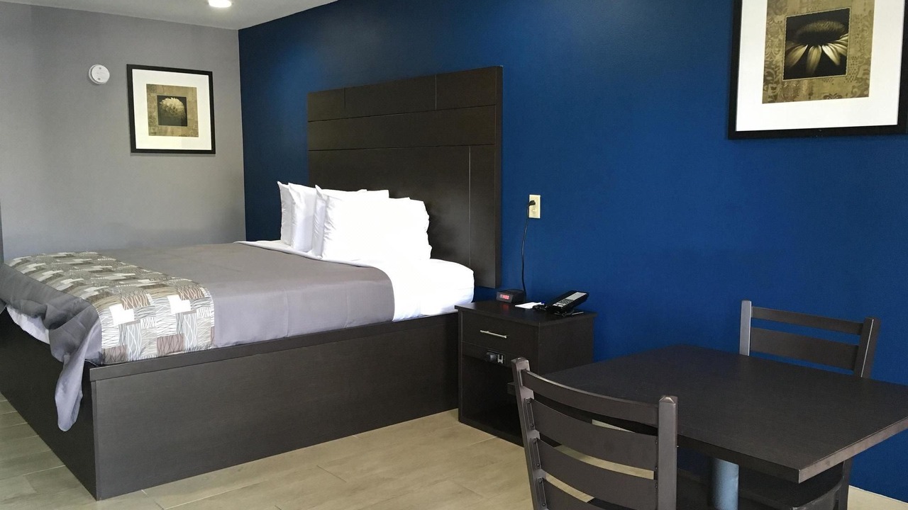 Photo of Bedroom in Denham Springs