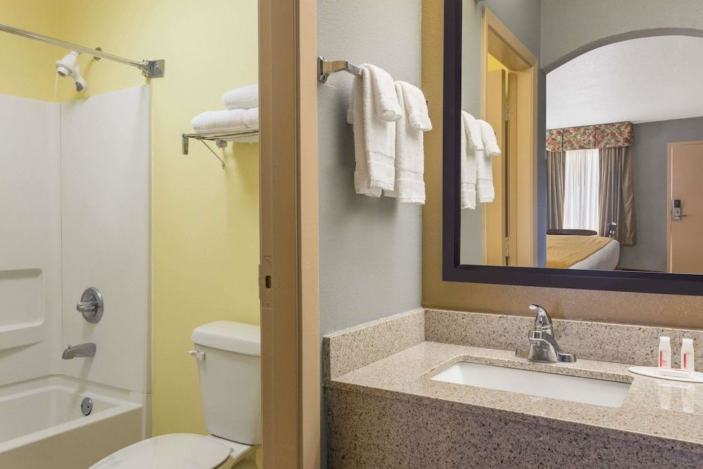 Photo of Bathroom in Tillmans Corner