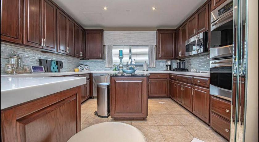 Photo of Kitchen in Biltmore Beach