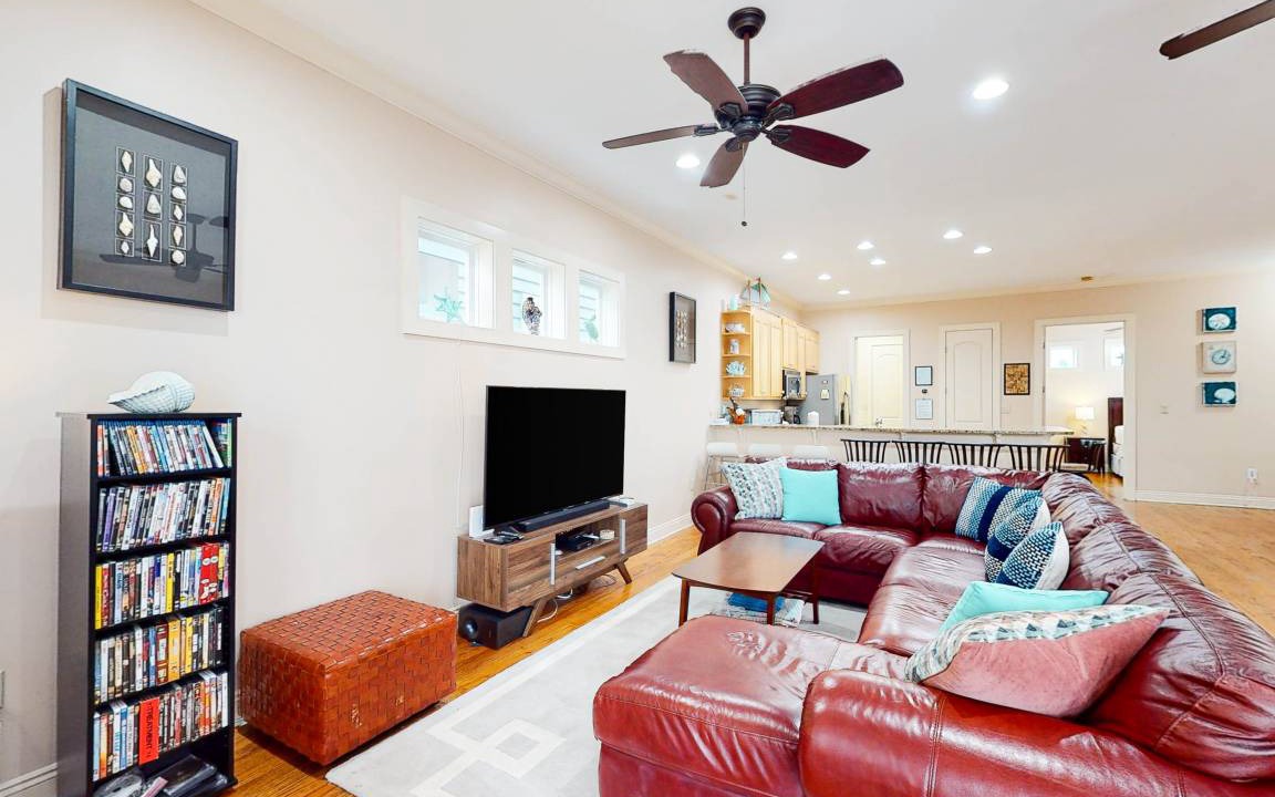 Photo of Livingroom in Crescent Beach