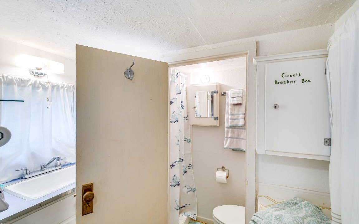 Photo of Bathroom in Edgar
