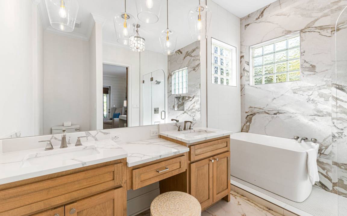Photo of Bathroom in White's Gulfview