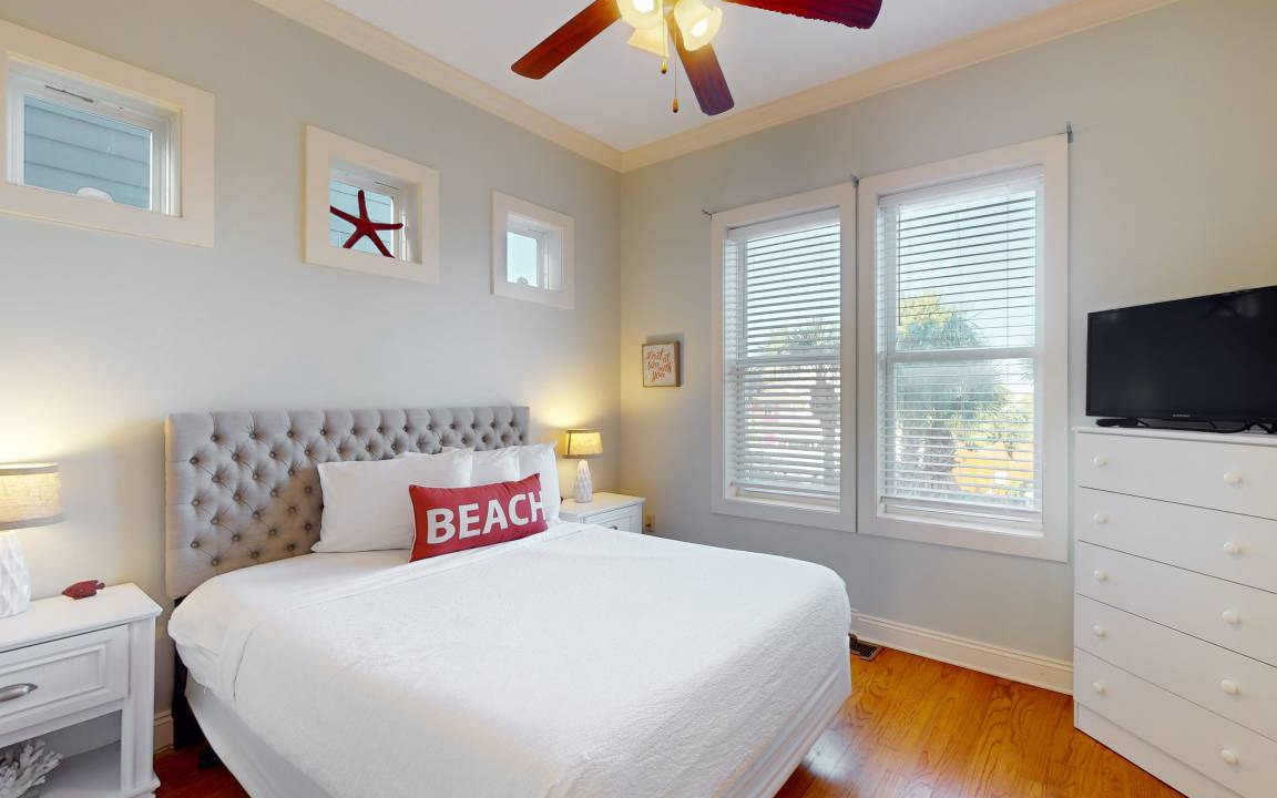 Photo of Bedroom in Crescent Beach