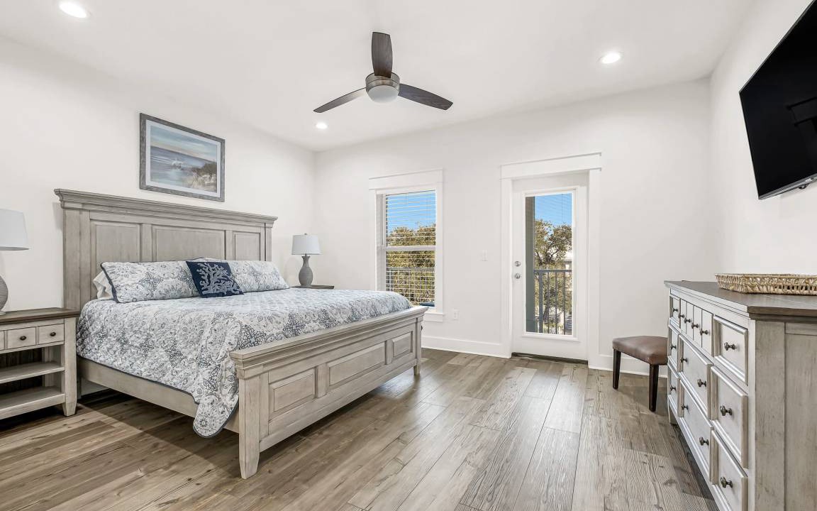 Photo of Bedroom in Crystal Beach