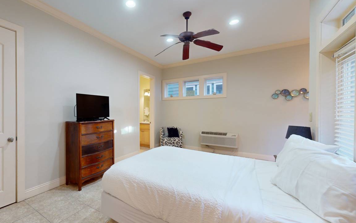 Photo of Bedroom in Crescent Beach