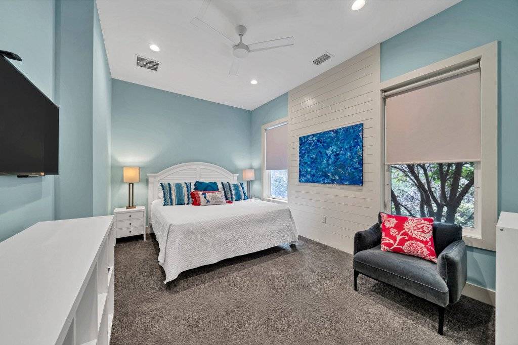Photo of Others in Avalon Beach Estates