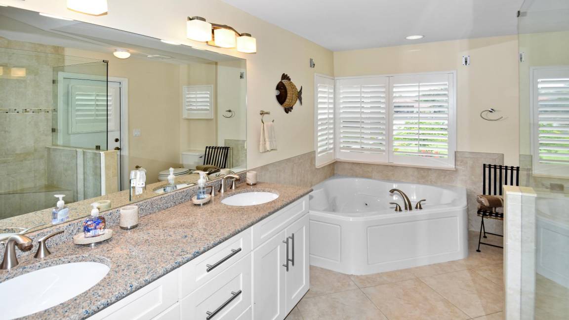 Photo of Bathroom in Crown Pointe