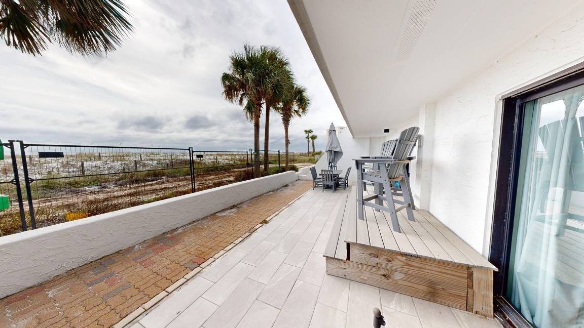 Photo of Patio Balcony in Holiday Isle