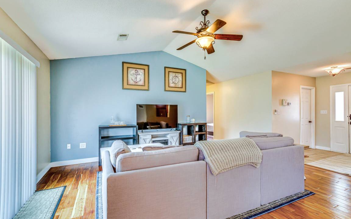 Photo of Livingroom in Pensacola