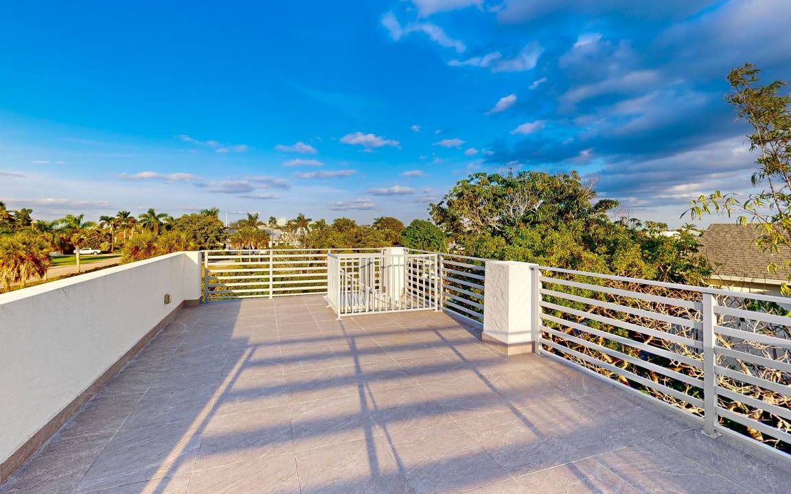 Photo of Patio Balcony in Isles of Capri