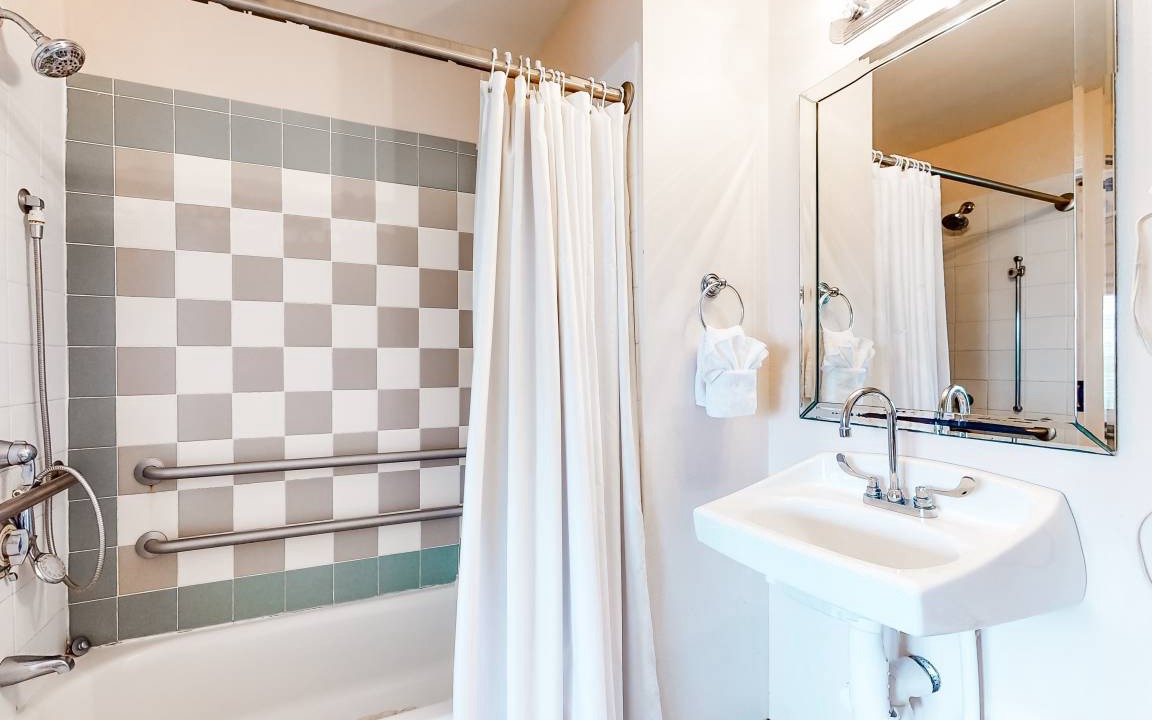 Photo of Bathroom in Gulf Place