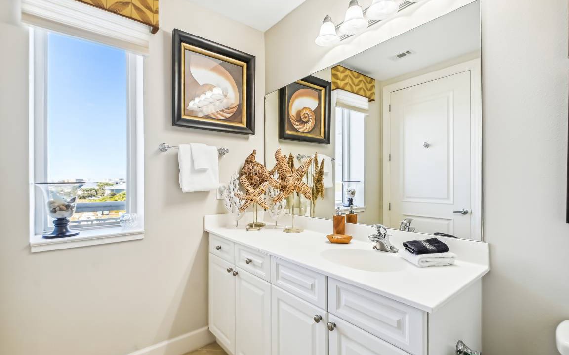 Photo of Bathroom in Holiday Isle
