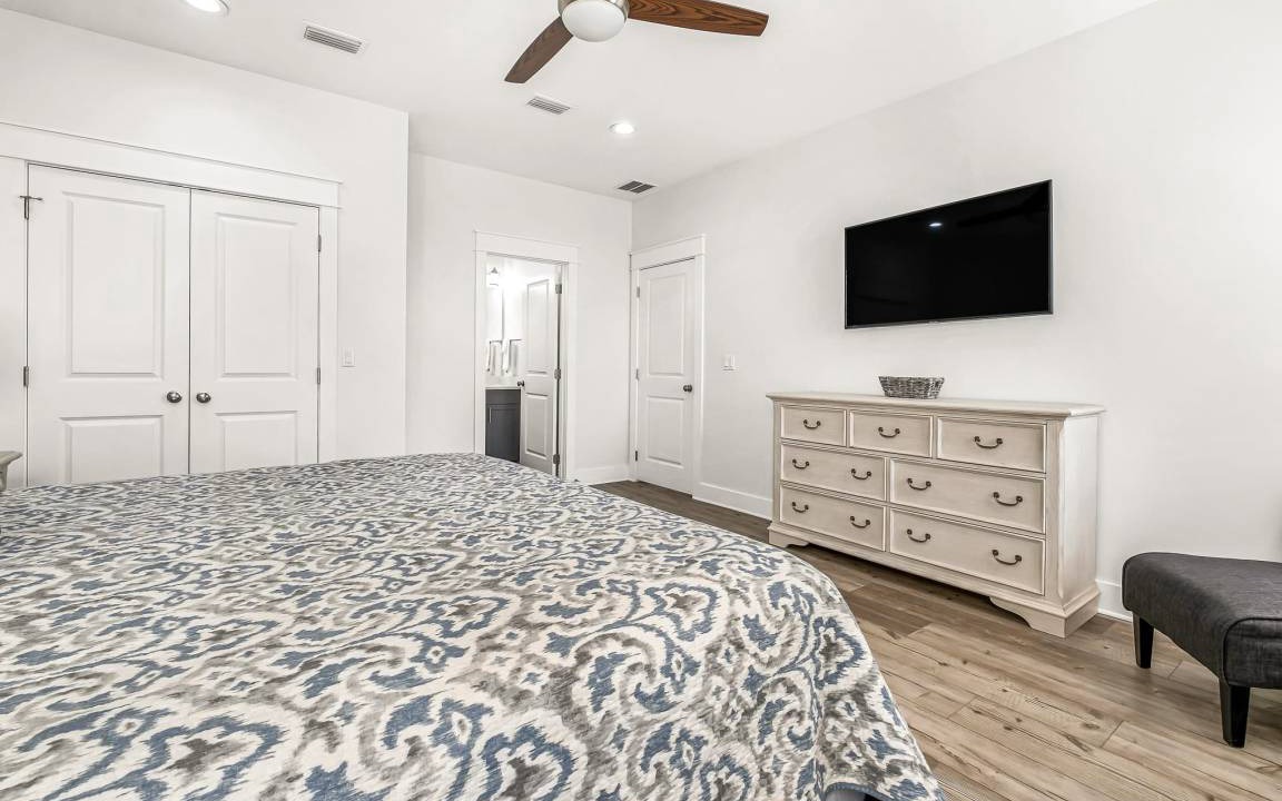 Photo of Bedroom in Crystal Beach