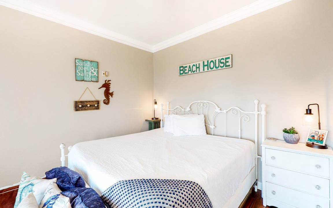 Photo of Bedroom in Gulf Place