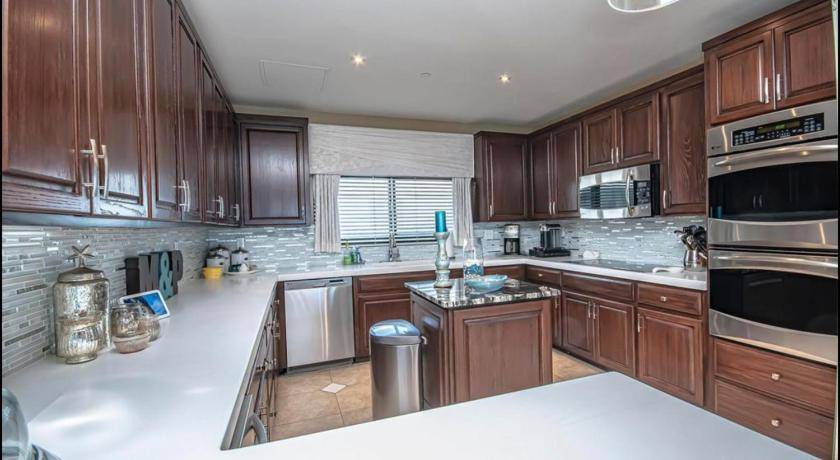 Photo of Kitchen in Biltmore Beach