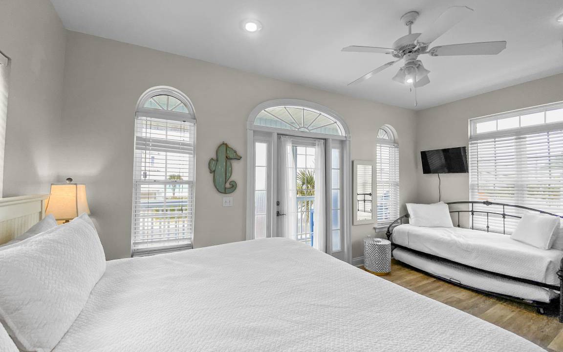 Photo of Bedroom in Lullwater Beach