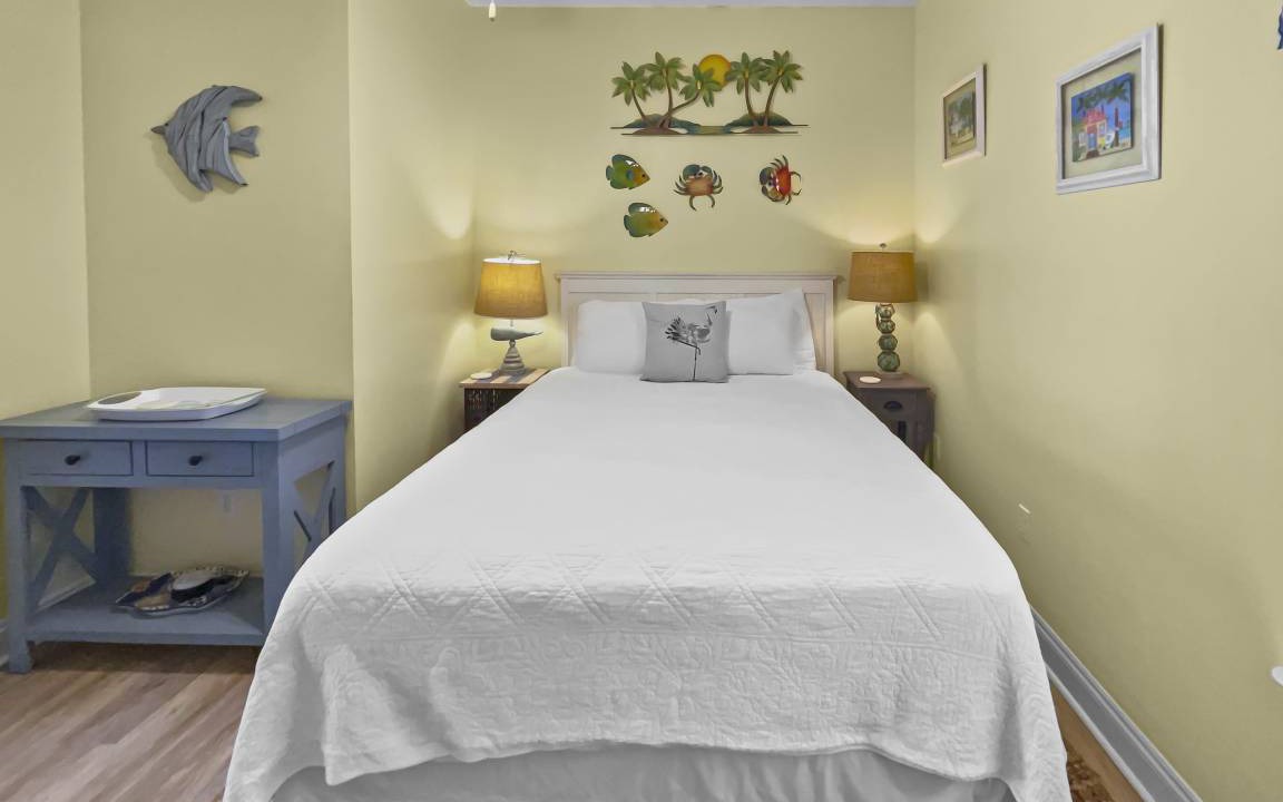 Photo of Bedroom in Lullwater Beach