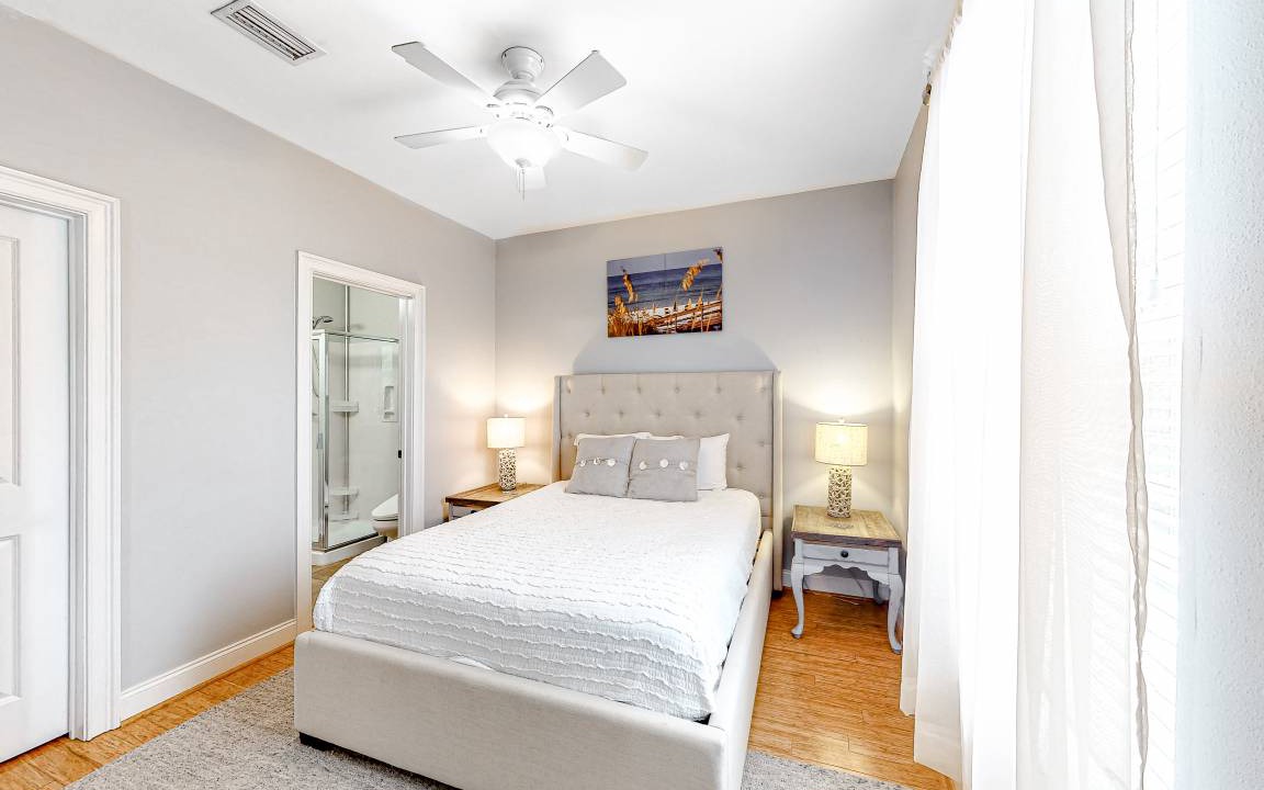 Photo of Bedroom in Dune Allen Beach