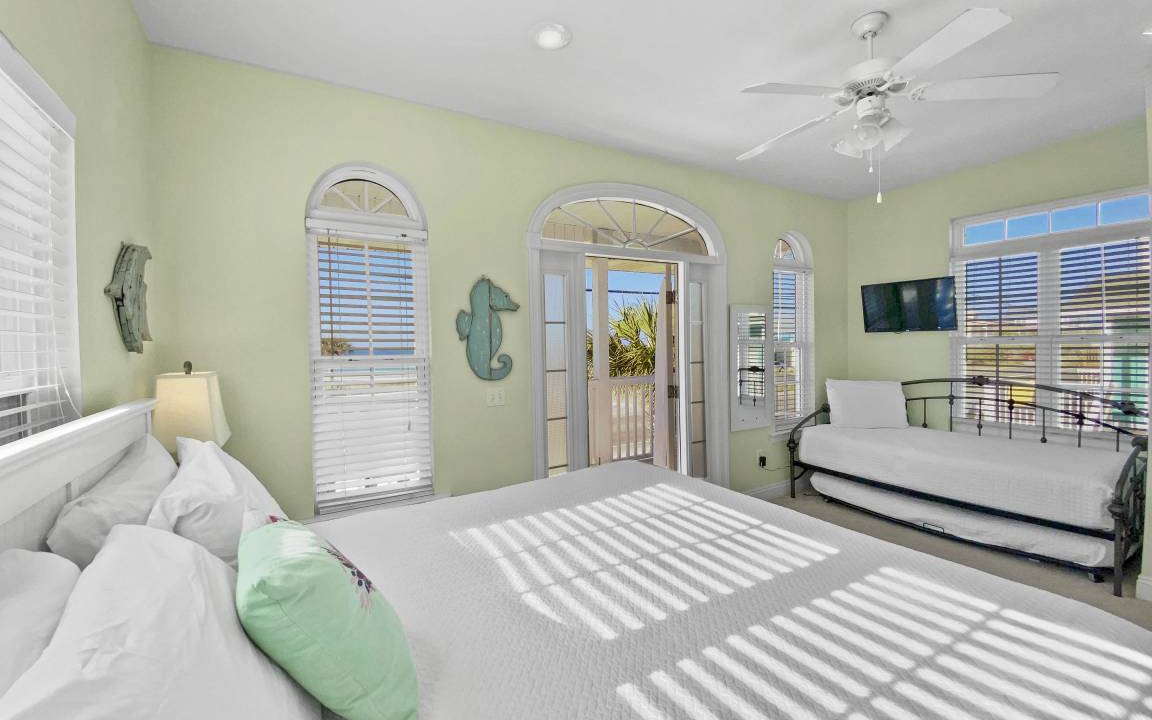 Photo of Bedroom in Lullwater Beach