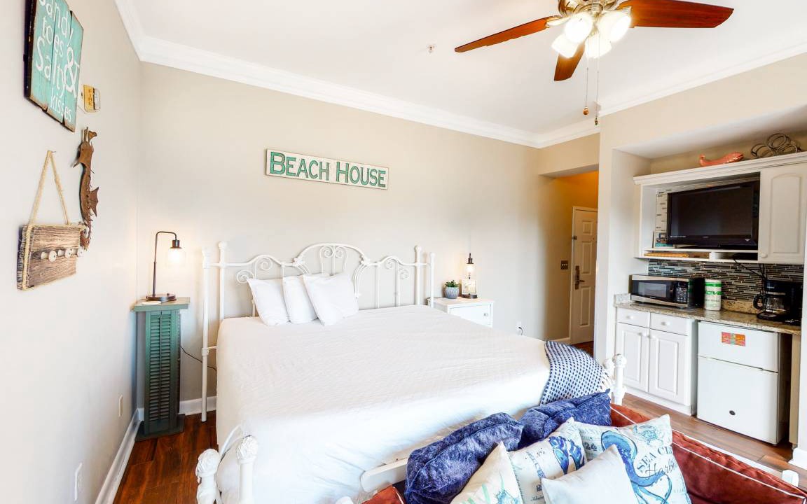 Photo of Bedroom in Gulf Place