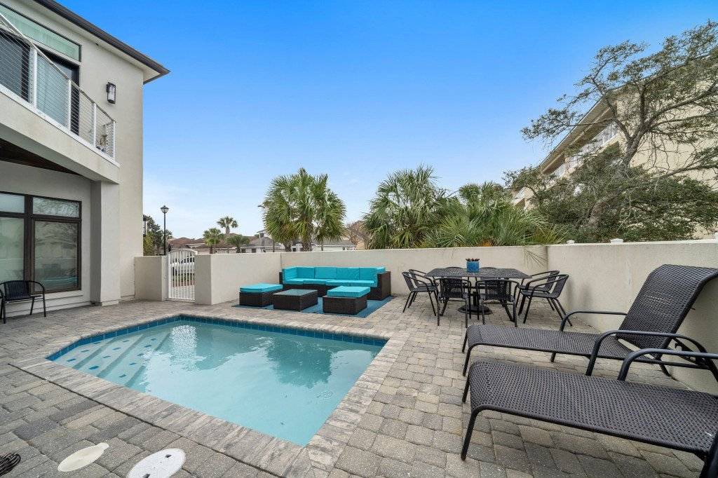 Photo of Others in Avalon Beach Estates