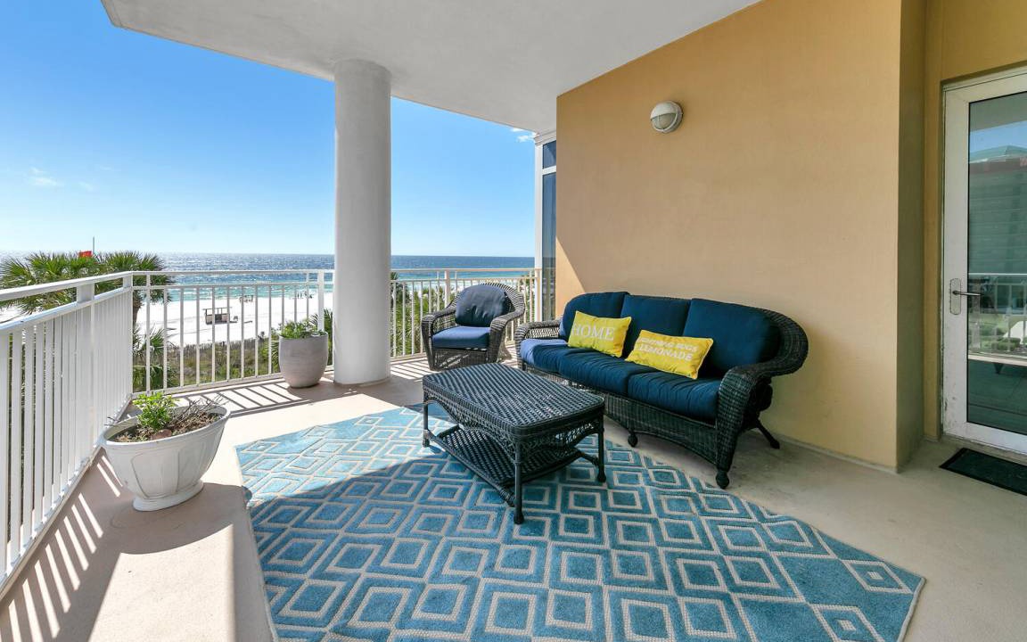 Photo of Patio Balcony in Crescent Beach