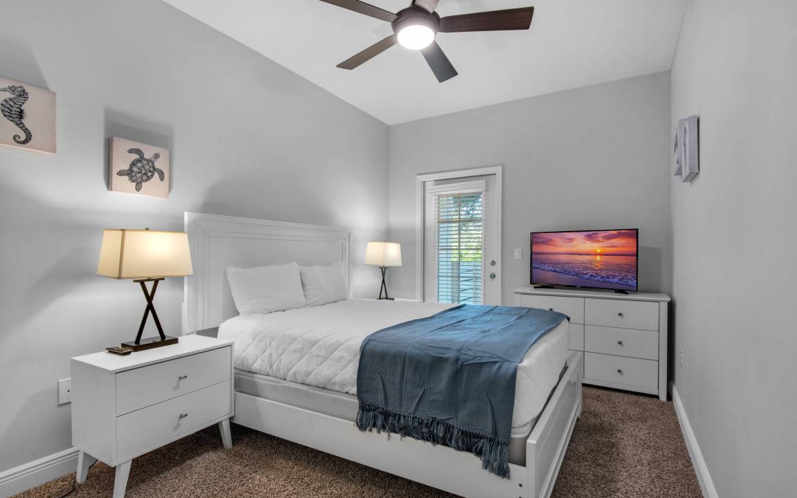 Photo of Bedroom in Crystal Beach