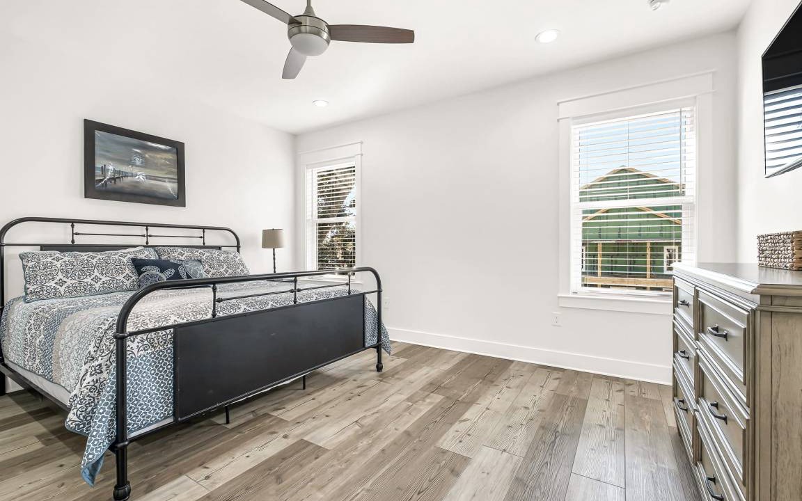 Photo of Bedroom in Crystal Beach