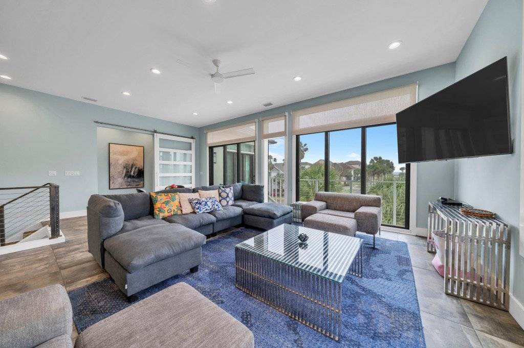Photo of Others in Avalon Beach Estates