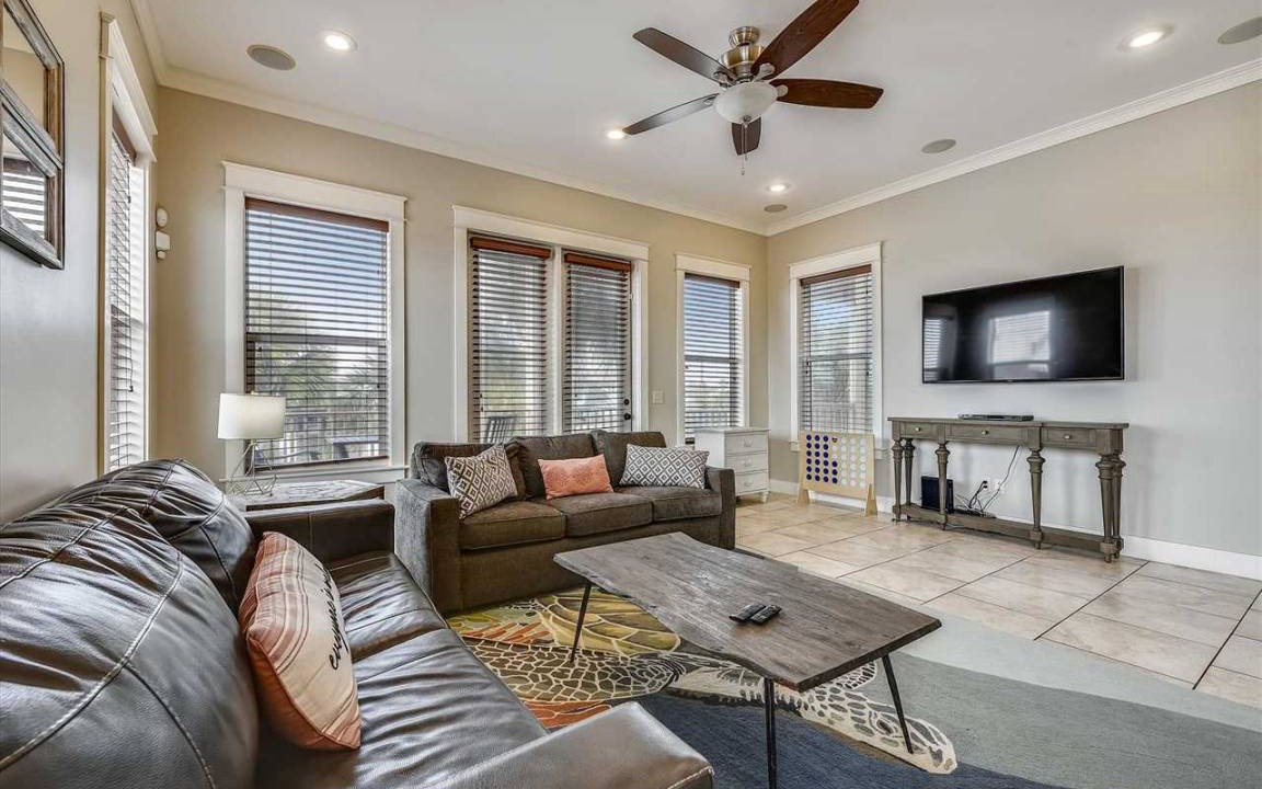 Photo of Livingroom in Silver Sands Beach