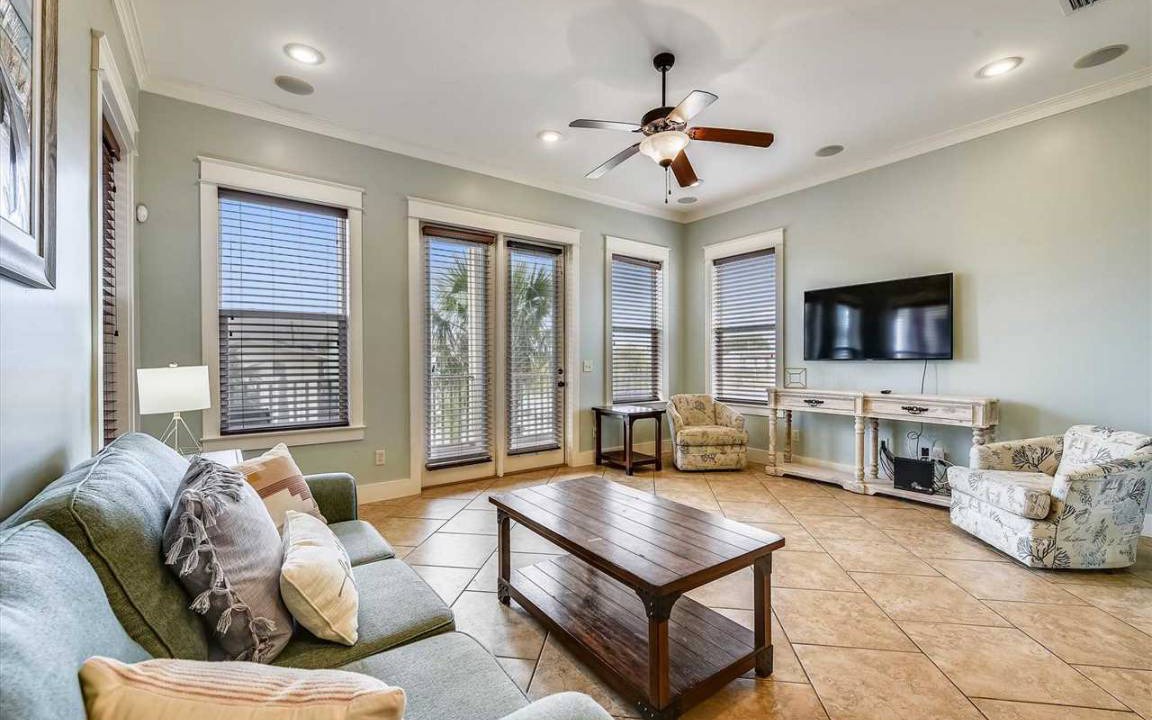 Photo of Livingroom in Silver Sands Beach