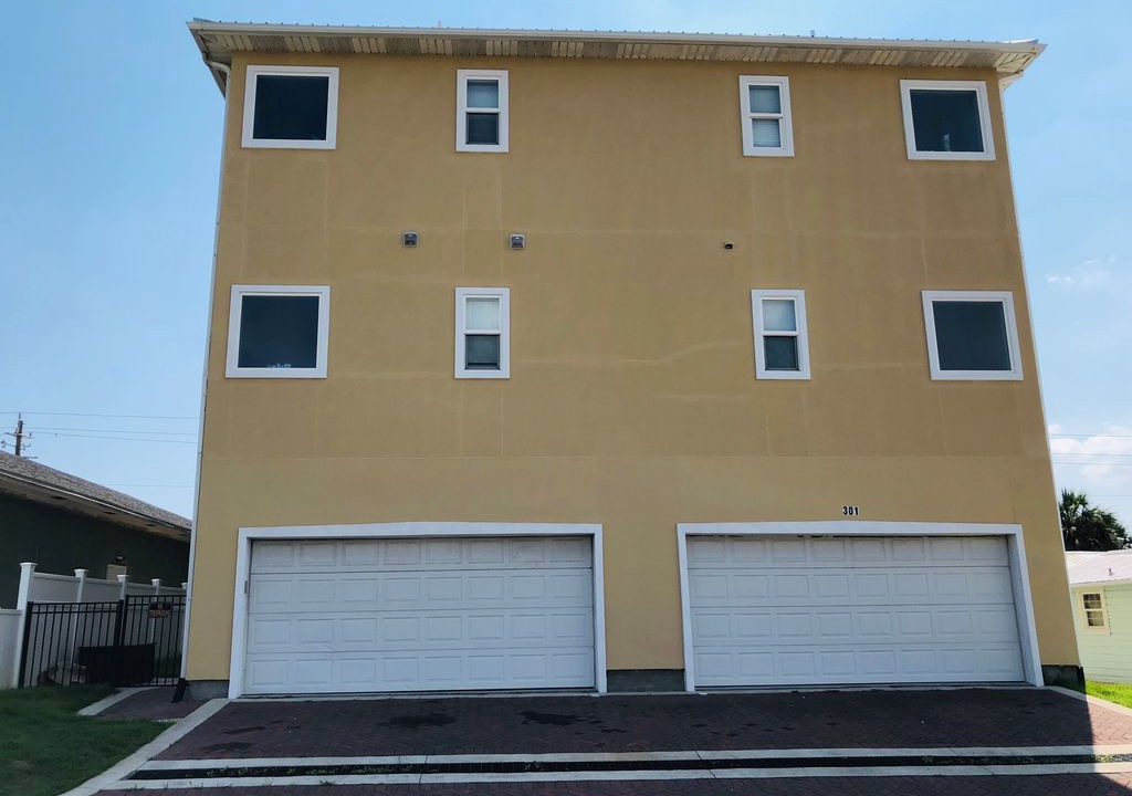 Photo of Buildings in Bahama Beach