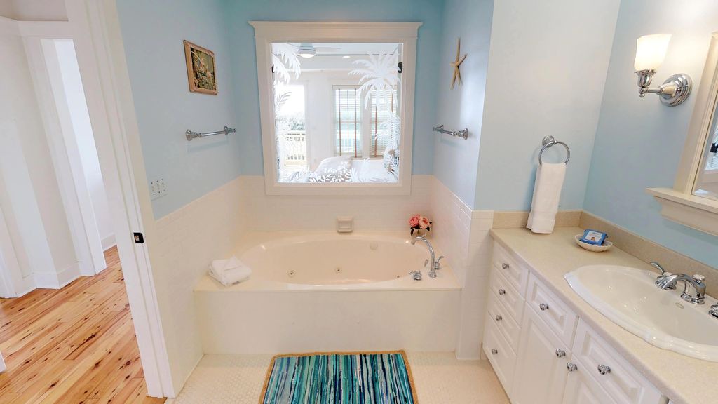 Photo of Bathroom in Gulf District