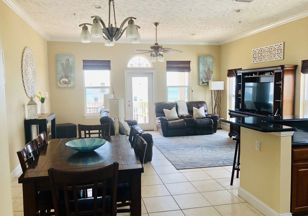Photo of Livingroom in Bahama Beach