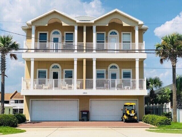 Photo of Buildings in Bahama Beach