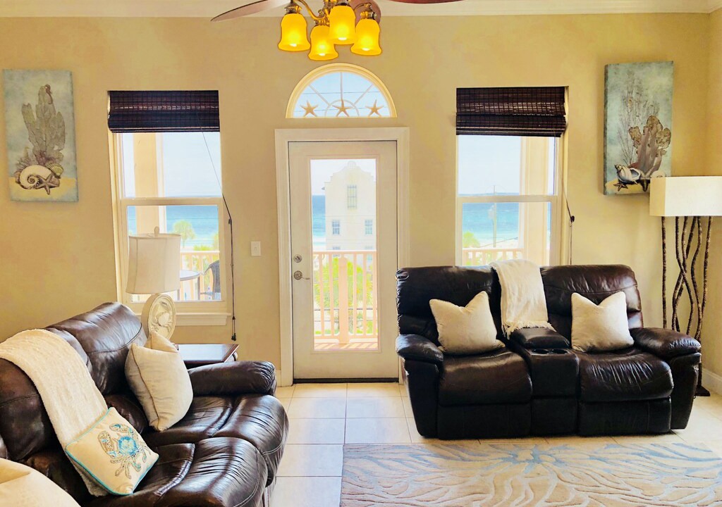 Photo of Livingroom in Bahama Beach