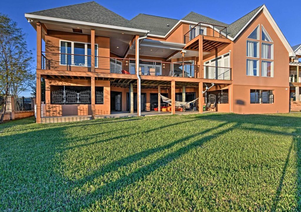 Photo of Buildings in Gulf Hills