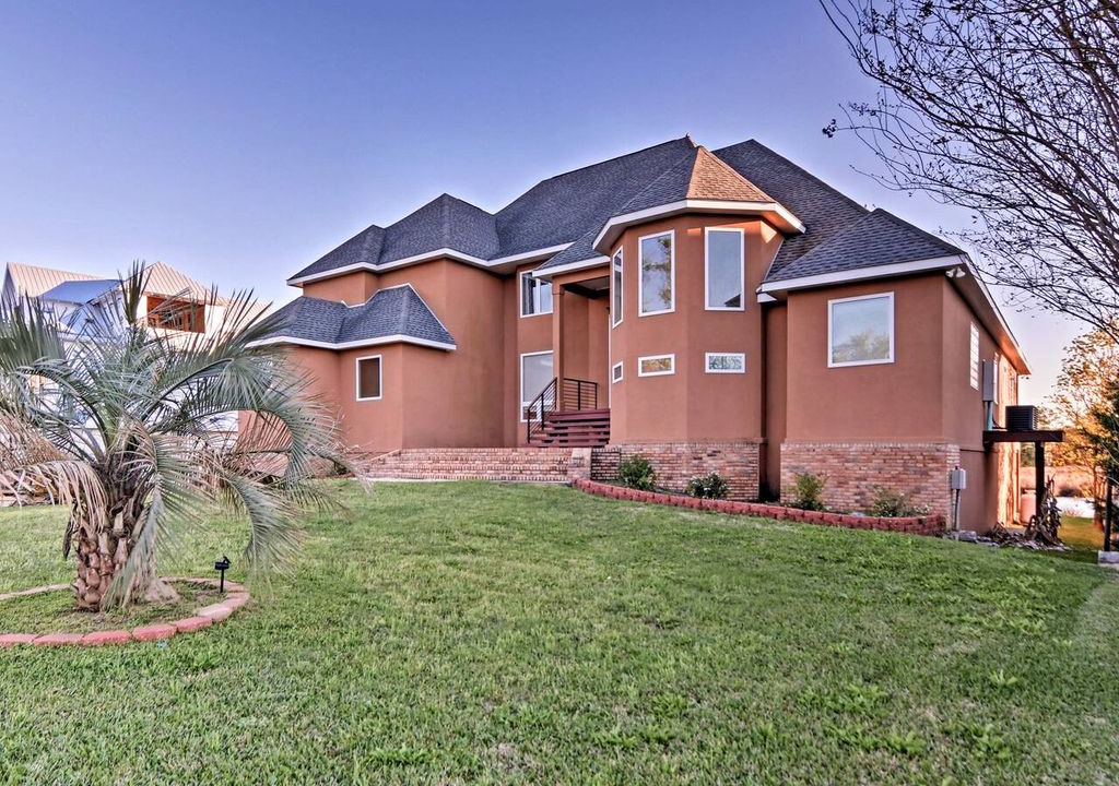 Photo of Buildings in Gulf Hills