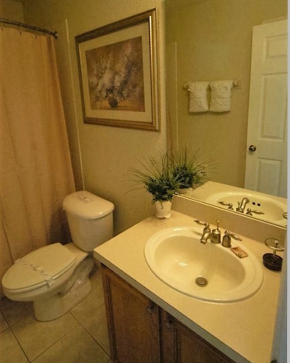 Photo of Bathroom in Trafalgar Village