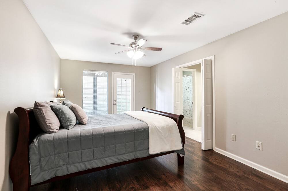 Photo of Bedroom in South Baton Rouge