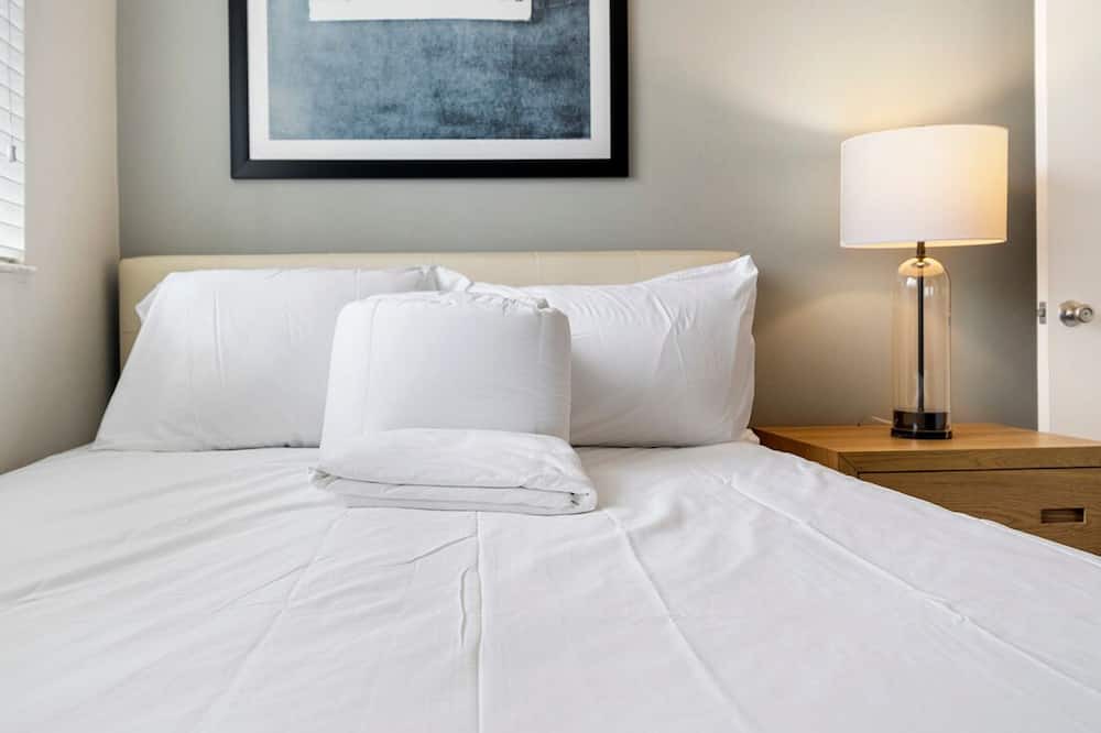 Photo of Bedroom in Ludlam