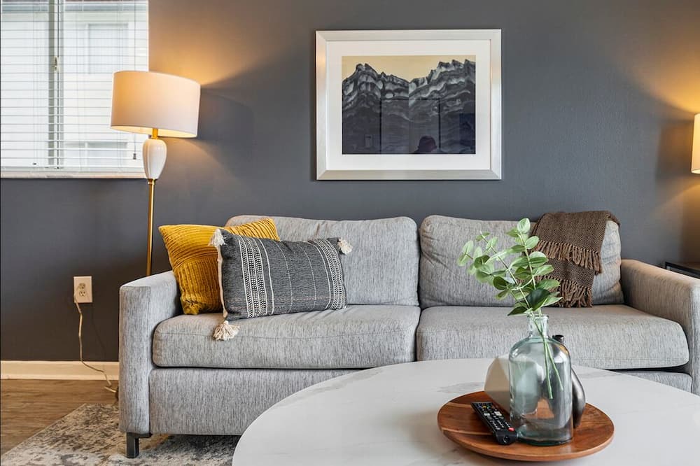 Photo of Livingroom in Ludlam