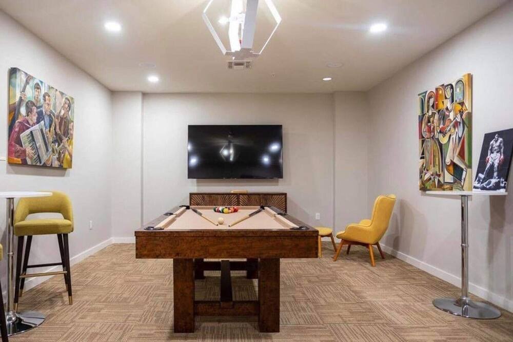 Photo of Livingroom in Downtown Jackson