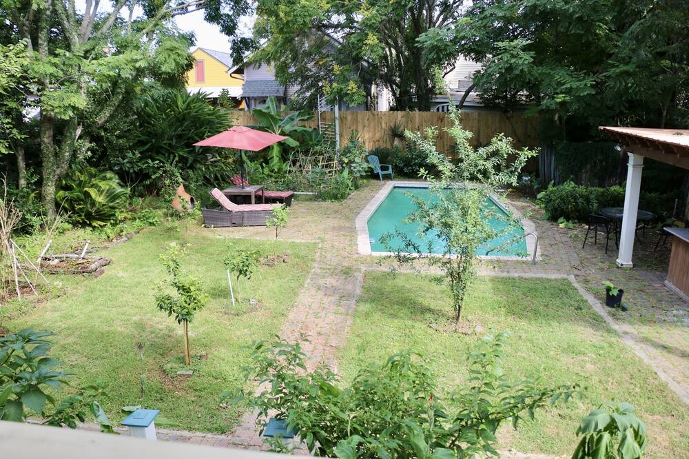 Photo of Outdoor in Freret