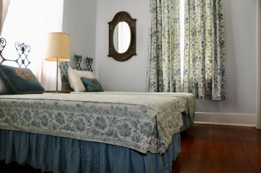 Photo of Bedroom in Freret
