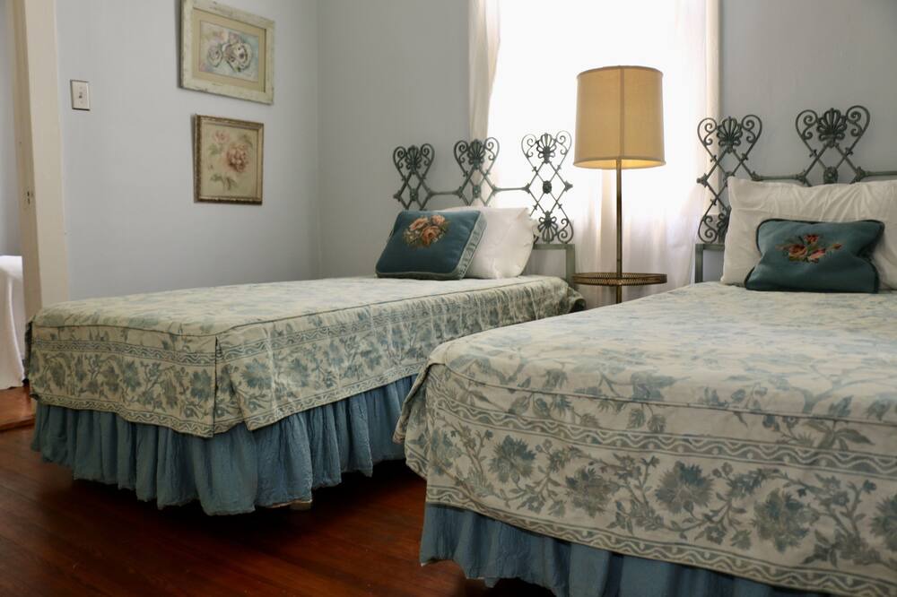 Photo of Bedroom in Freret