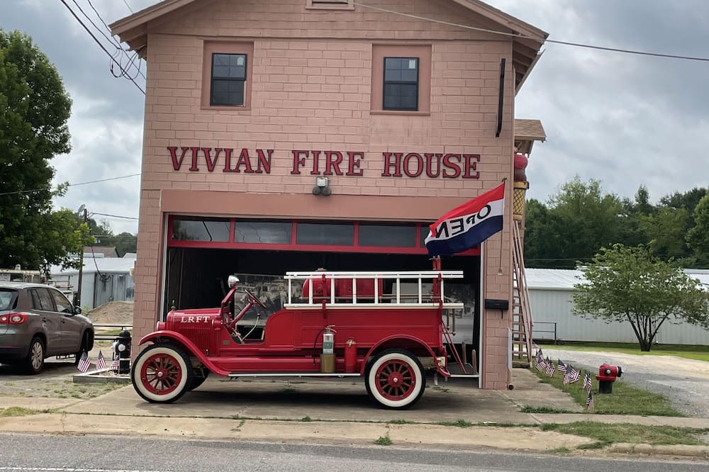 Photo of Others in Vivian